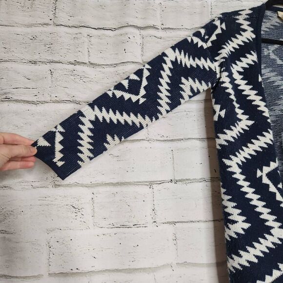 Francesca's Collection Womens Navy & White Aztec Fringe Poncho Cardigan M/L - Picture 7 of 14